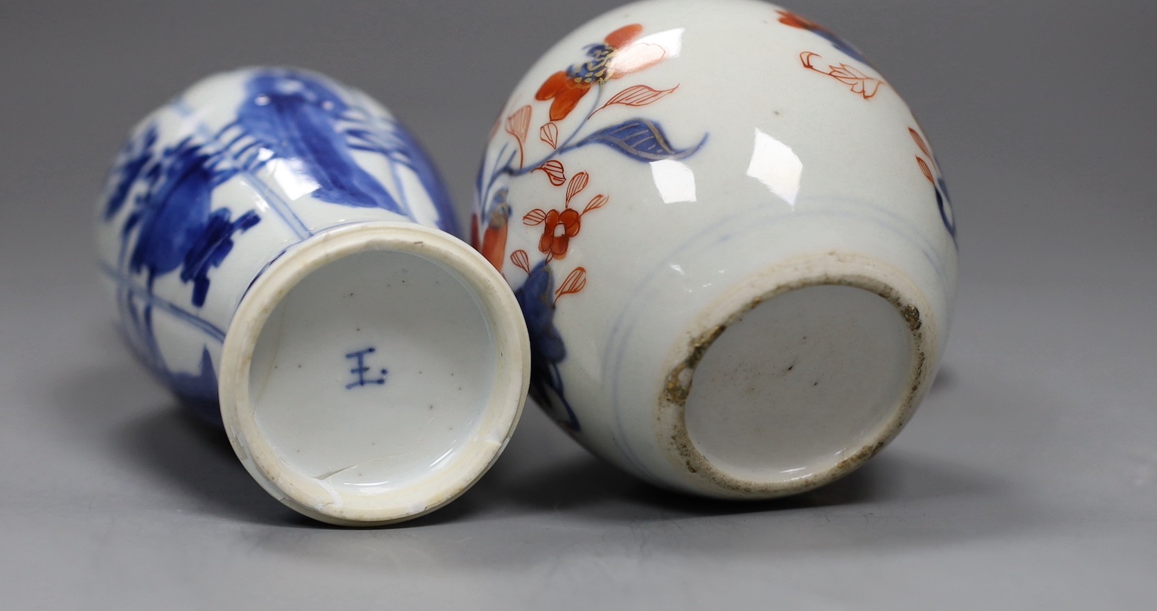 A Chinese Kangxi blue and white small vase, 15cm tall, and an 18th century Chinese Imari pot and cover